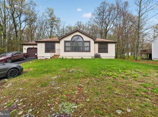 4341 Pine Ridge Dr, Bushkill, PA 18324