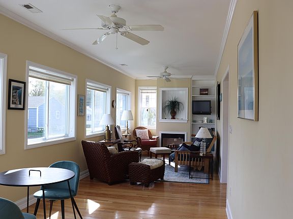 Front room w/ gas fireplace