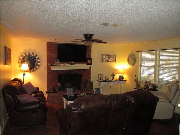 5th image of 205 Canyon Dr