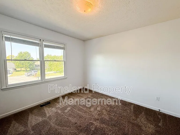815 Zapata Ln — Photo 8