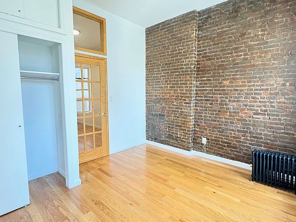 3rd image of 206 E 6th St APT 15