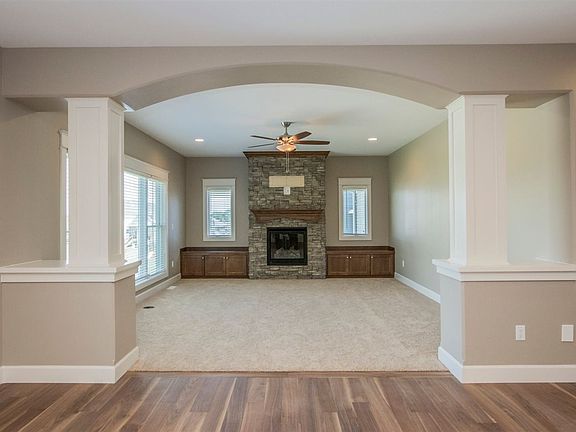 4th image of 375 Whitman Ave