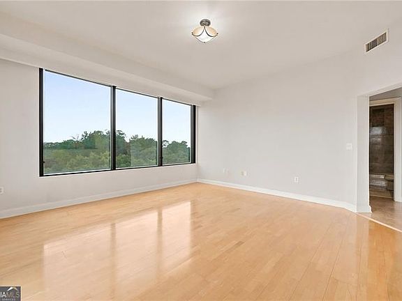 4th image of 2828 Peachtree Rd NE APT 801