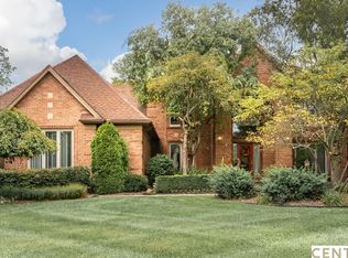 396 Oakbridge Dr, Rochester, MI 48306