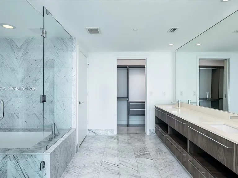 3131 NE 7th Ave #1305 — Photo 5