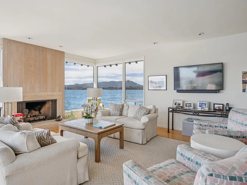 73 W Shore Rd