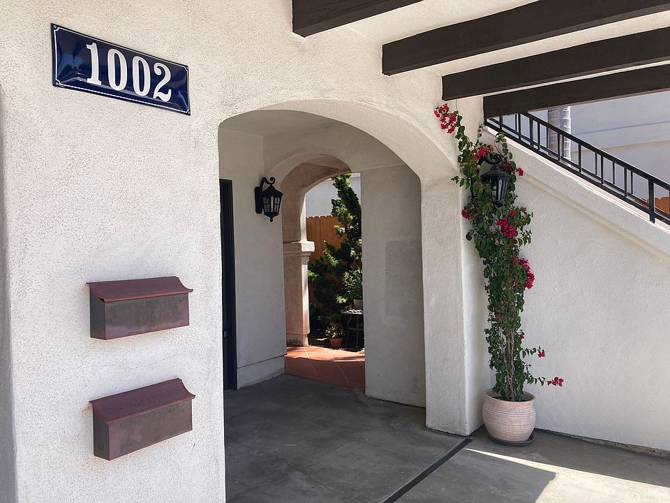 Walkway to front entrance