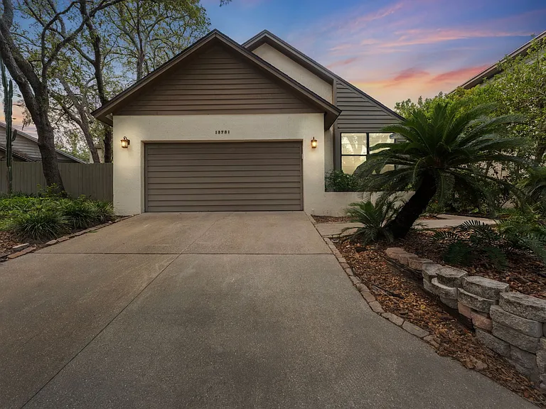 13721 Lazy Oak Dr — Photo 1
