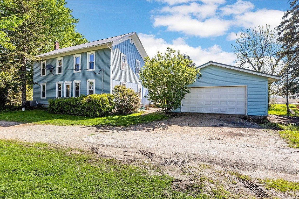 3346 Old Center Rd, IA 52202 Zillow