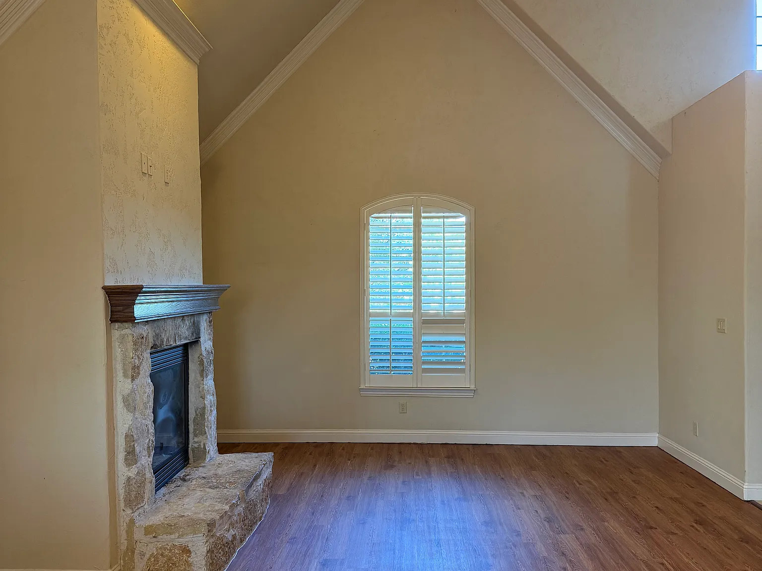 3 bed, 2.5 bath, 2045 sqft, $2,795 — Photo 3