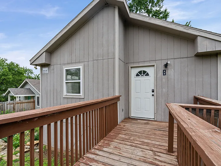 504 Blue Ridge Blvd #B — Photo 24