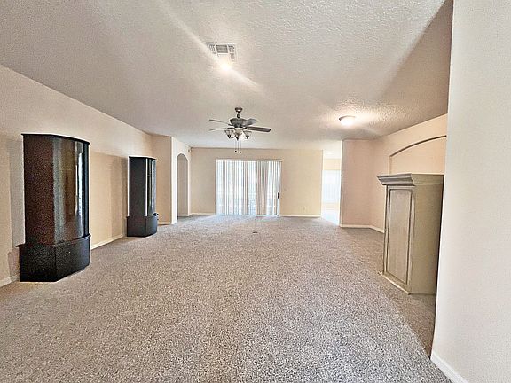 4th image of 2194 Caxton Ave