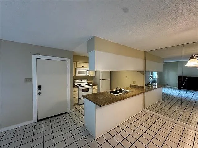 1138 S Madison St — Photo 2