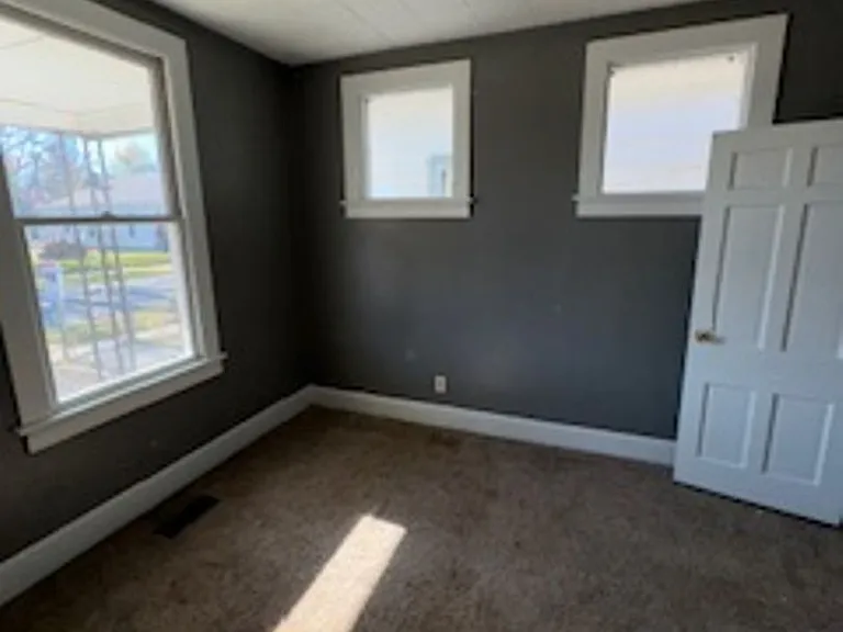 658 E Louisiana St — Photo 3