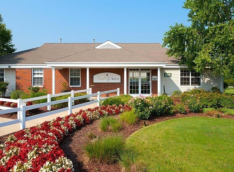 1st image of 100 Marshview Dr #100