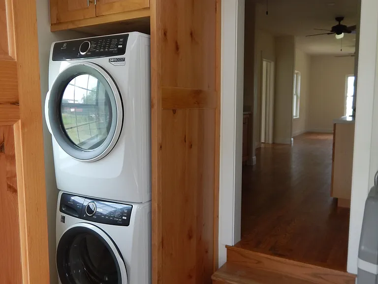 412 Bowman Ave — Photo 6