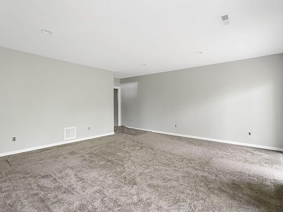 5th image of 13 Hilltop Dr