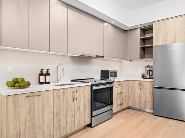 265 Lorimer Street image 2 of 21