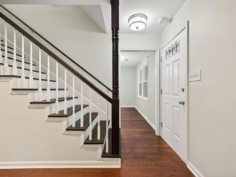 1526 Dirkson Ct — Photo 8