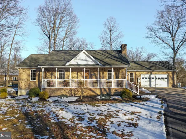 206 Crossing Paths Ln, Winchester, VA 22602