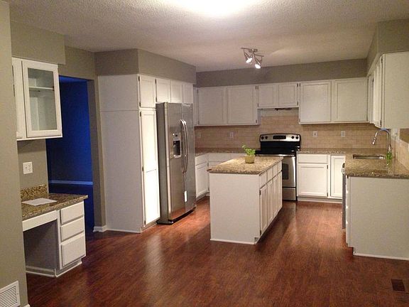 Fresh, bright, roomy kitchen