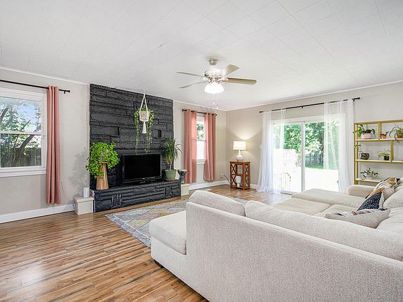 4th image of 47016 Ayres Ave