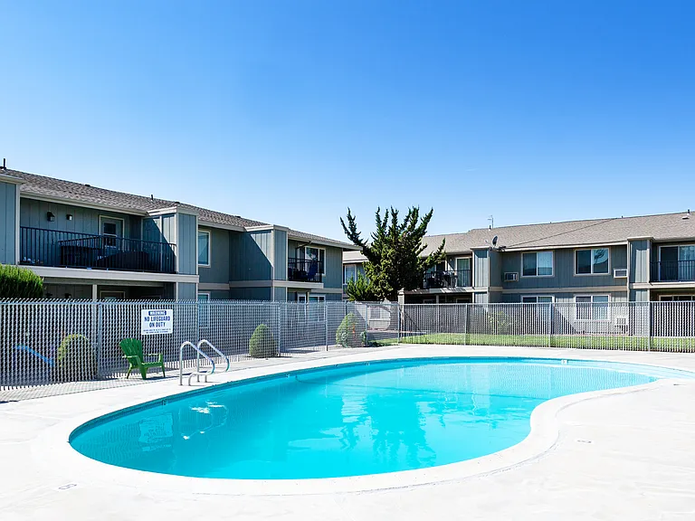 Hood Manor Apartments — Photo 15