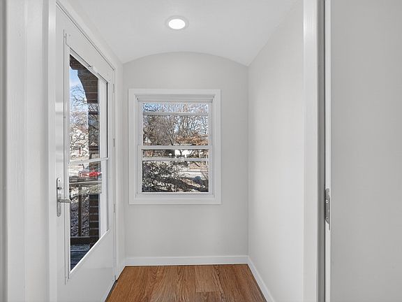 3rd image of 1618 Beaver Ave