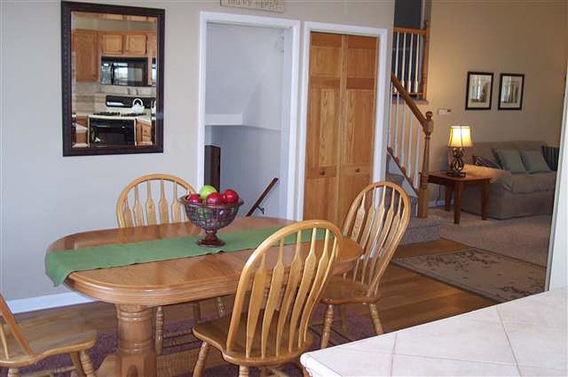 4th image of 30 TERRY Avenue