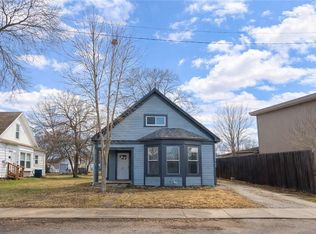 1402 S Park Ave, Oak Grove, MO 64075