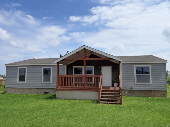 401 ALA BLANCA DR, Lytle, TX 78052