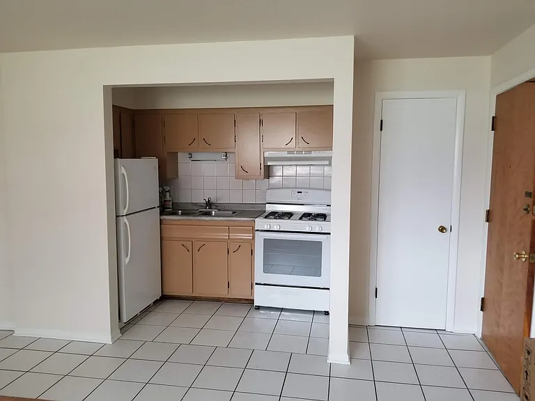 7 N Main St #4 — Photo 2