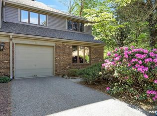 65 Cummings Ct, Mahwah, NJ 07430