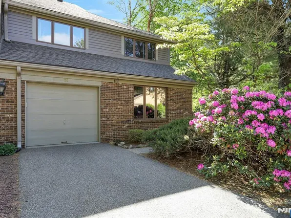 65 Cummings Ct, Mahwah, NJ 07430