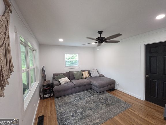 5th image of 395 E Milner Rd