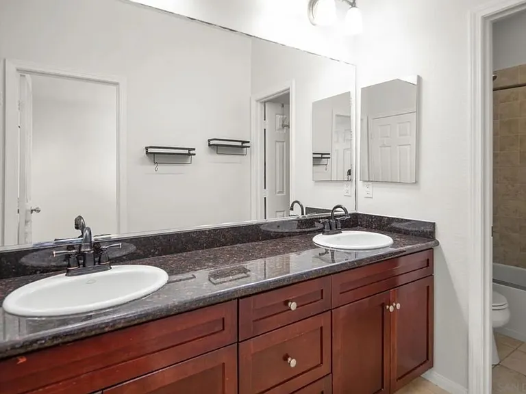 2661 Shadowbrook Way — Photo 11