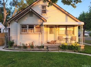 8008 Elm St, Taylor, MI 48180