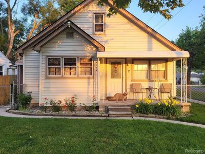 8008 Elm St, Taylor, MI, 48180