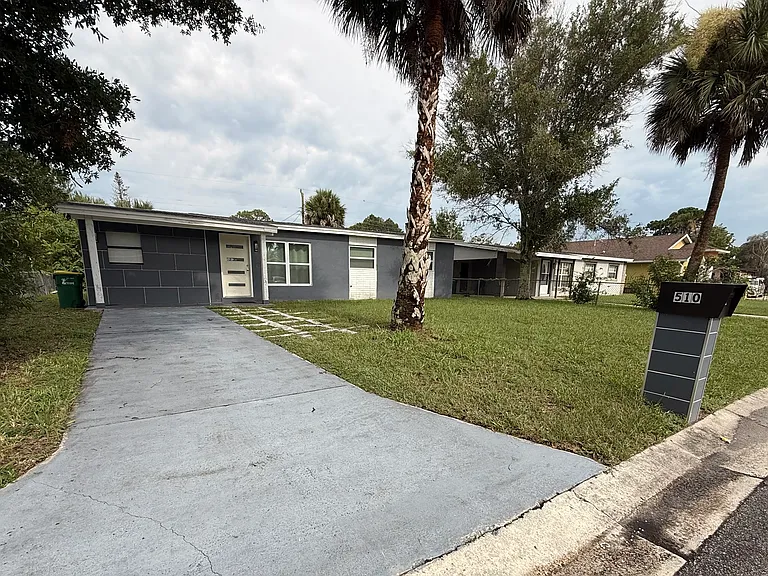 510 Lincoln Rd — Photo 1