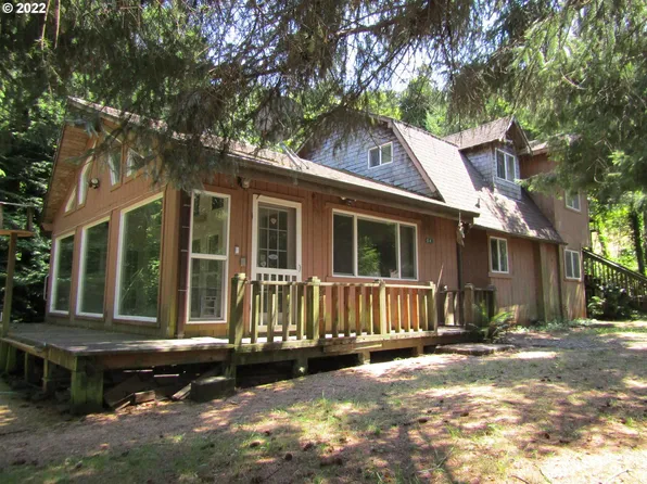 30245 Eagleview Dr, Gold Beach, OR 97444