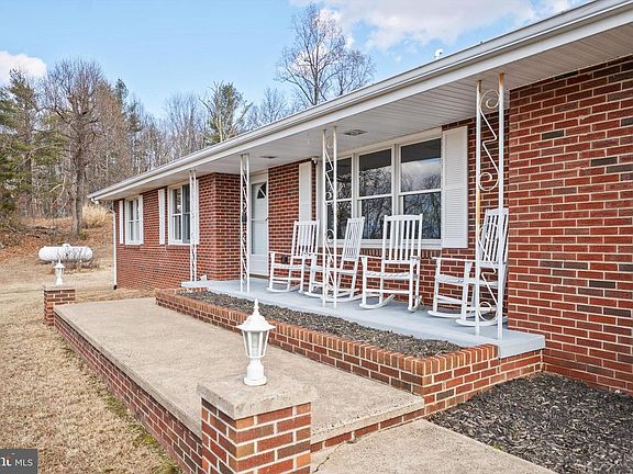 5th image of 436 Castleton View Rd