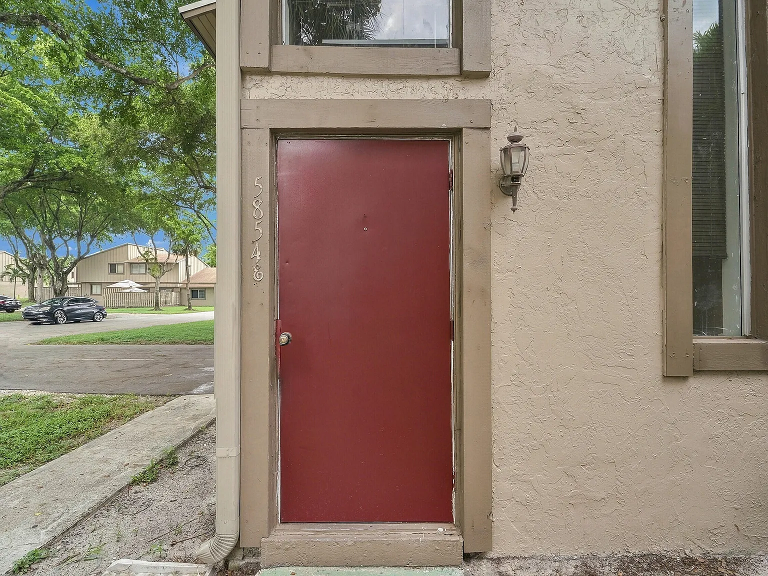 3 bed, 2.0 bath, 1080 sqft, $2,300 — Photo 3