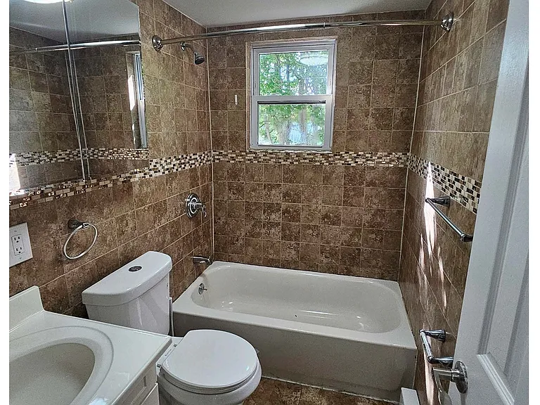 16 Monticello St #2 — Photo 4
