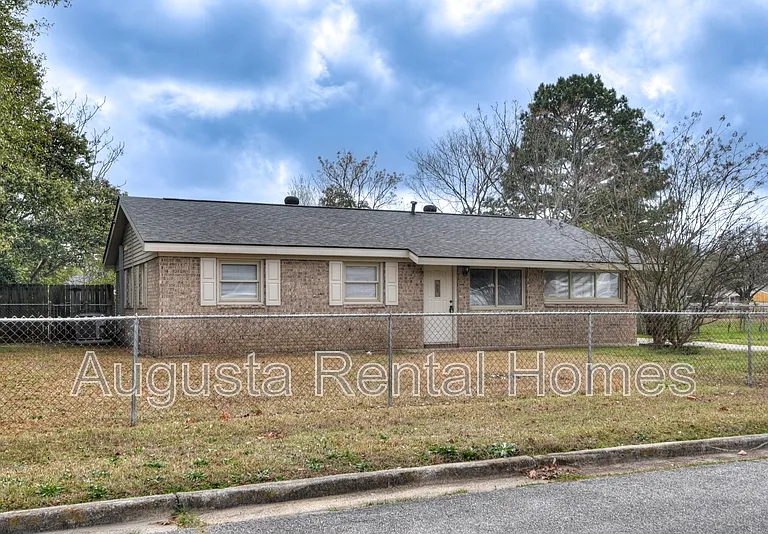 3330 Young Forest Dr — Photo 2