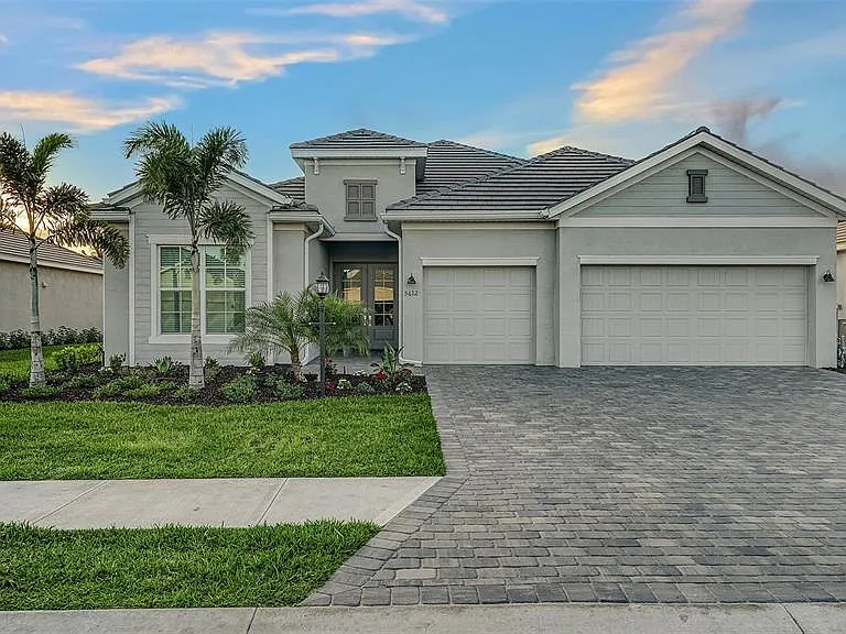 5612 Lightning Whelk Ln — Photo 2