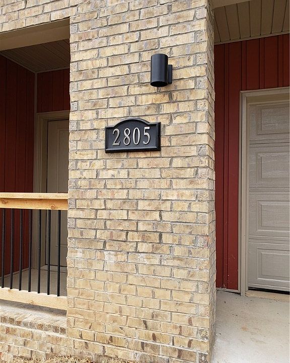 1st image of 2805 Lakewood Dr