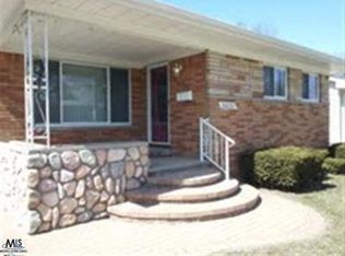 24237 Hayes Rd, Eastpointe, MI 48021