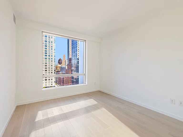 138 Willoughby St #18L — Photo 15