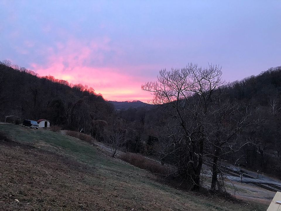 2nd image of 1019 Britts Mountain Holw