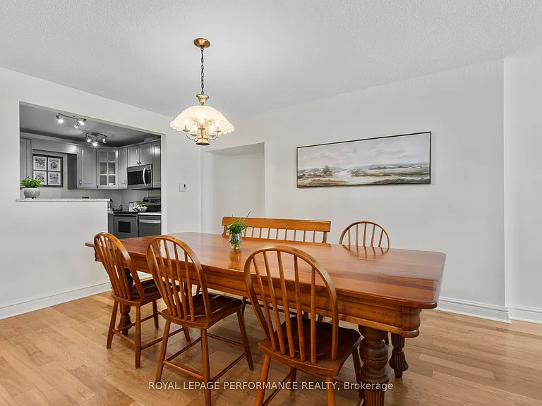 1 Rosamond St E #106 — Photo 8